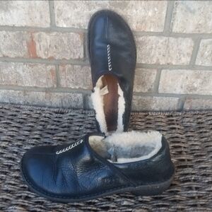 UGG Australia BLACK Bettey Leather Sheepskin Lined Loafers (Size 9) Warm SlipOn